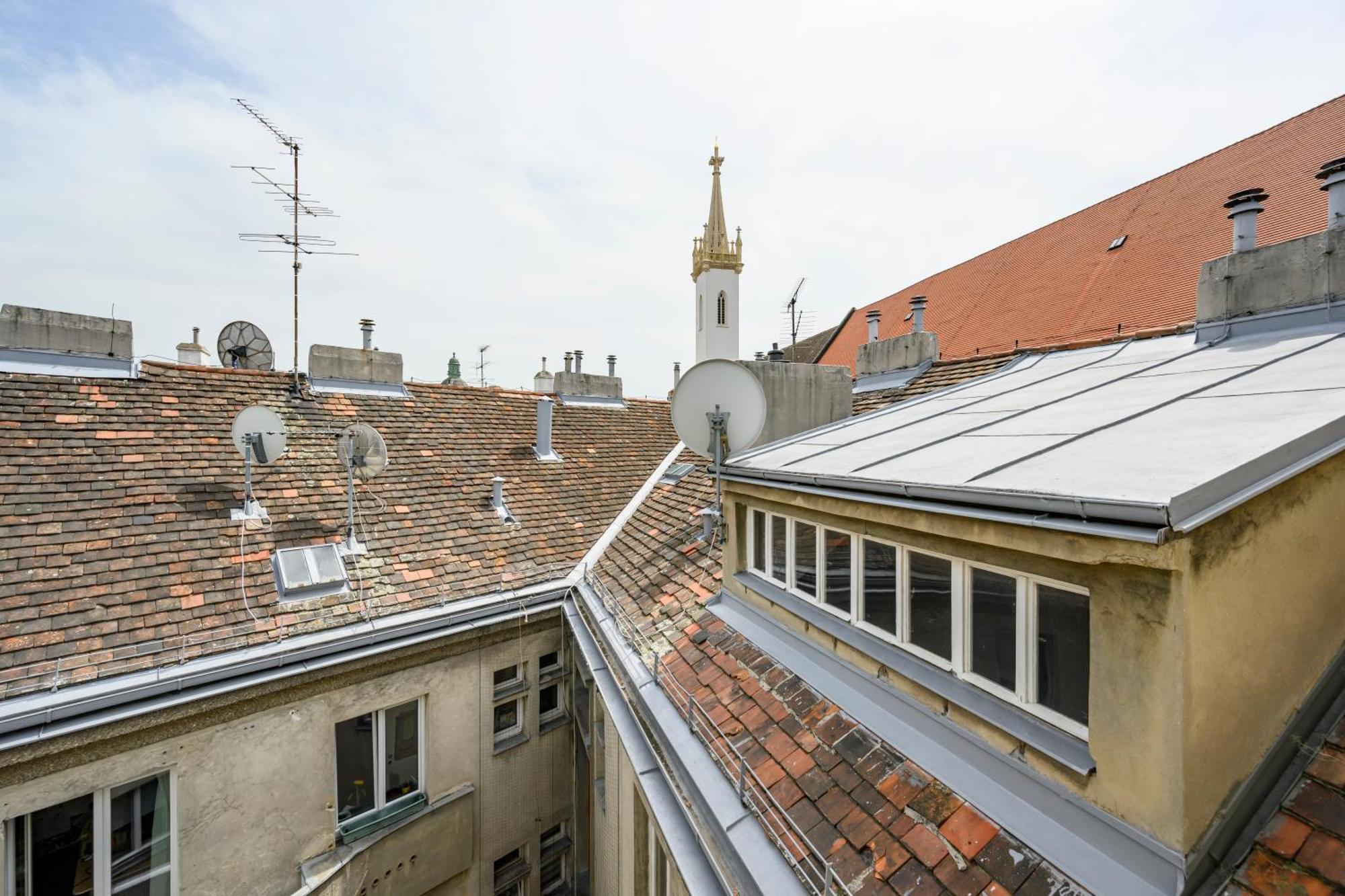 Palais Palffy Suits Wien Exteriör bild